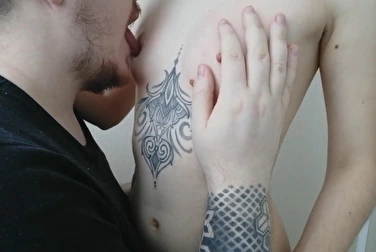 18-летняя так громко стонет, а я ведь только играю с её сосками 18-летняя так громко стонет, а я ведь только играю с её сосками